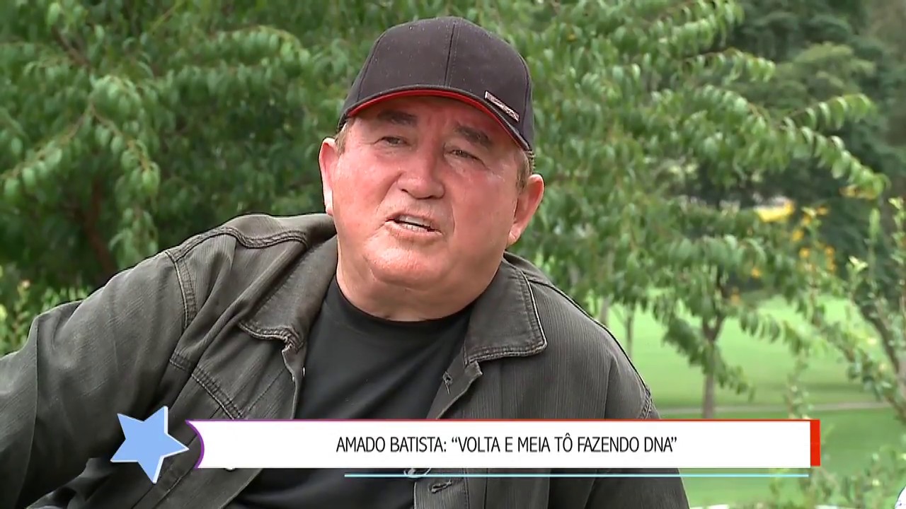 “Estou solteiro, abandonado pelas princesas”, lamenta Amado Batista