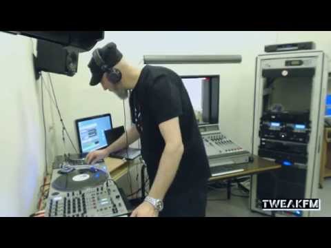 Oliver Bondzio in TweakFM (Hardfloor, Cocoon Recordings, Zyntax Motorcity)