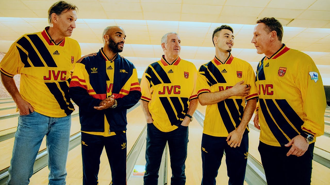 Lacazette, Martinelli & Lokonga vs Adams, Parlour & Winterburn | Pool, Air Hockey, Bowling & more!