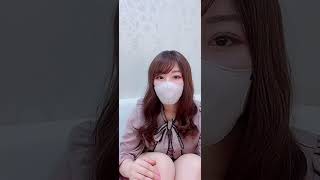 【パンチラ】チラリ。