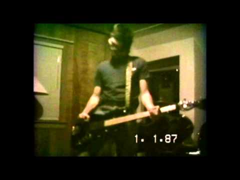 Nirvana - (Rehearsal) Krist Novoselic's mother's house,  Aberdeen 1988