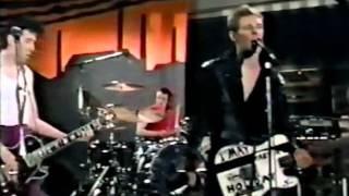 the CLASH  &#39;Guns of Brixton&#39;  (live on Fridays 1980)