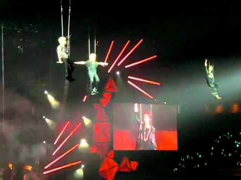 110910 SHINee World Concert in SG - SHINee Flying Up :o