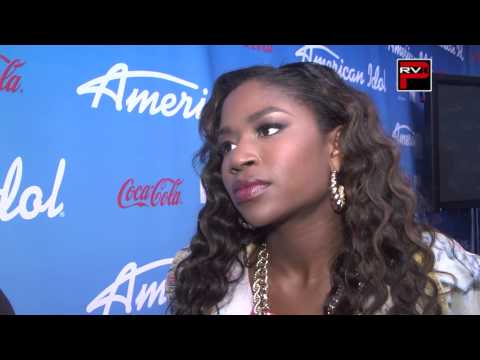 Amber Holcomb can sing and do a catwalk entrance at American Idol