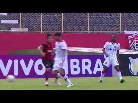 Vitória 3 x 2 Atlético-PR – Gols de Fablo (2) Marinho (2) e DAVID