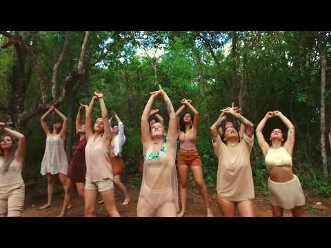 "Essência" por Bia Fructuoso, Carolina Mercado e Nina Maia - Movimento 24A (8/18)