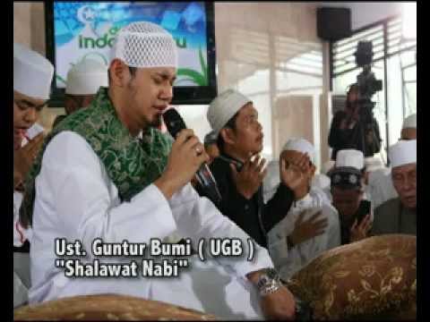 Ustadz Guntur Bumi ( UGB ) - Shalawat Nabi.mp4