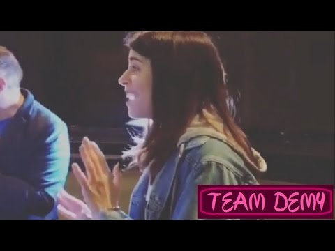 Πρόβες από την Team Demy με τον δάσκαλο φωνητικής της Άλεξ Παναγή