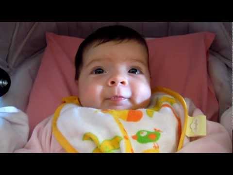 Martina fa le smorfie (4 mesi)