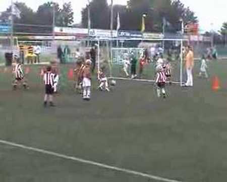 Voetbaltoernooi Alphense Boys 7-6-08: DSO MF2 - Alph. Boys 1
