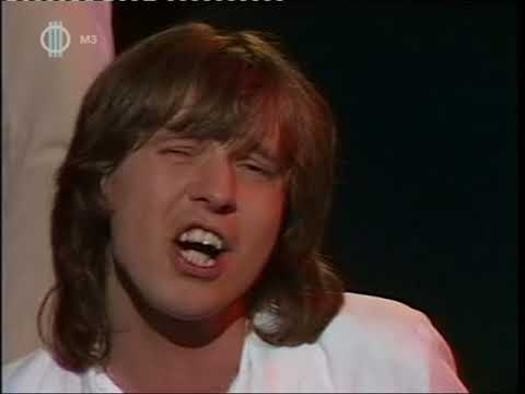 Korál - Kölykök a hátsó udvarból