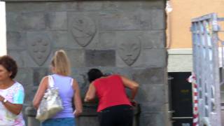 preview picture of video 'En la plaza principal de Cutigliano'