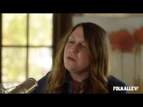 Folk Alley Sessions at 30A: Caroline Spence - "All The Beds I've Made"