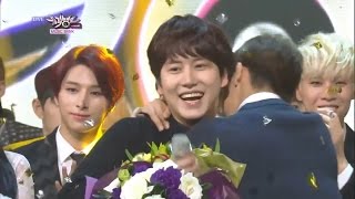 Download lagu Donghae loves to hug Kyuhyun! (Eng/Esp) mp3