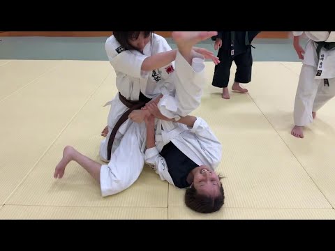 女子ライバル柔術スパーリング