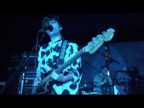 Triángulo de Amor Bizarro "El fantasma de la transición"