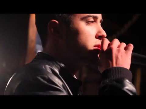 Los Chicos de la Lluvia - Con los pies en el suelo vs. Fly me to the moon (Acústico) [Directo]