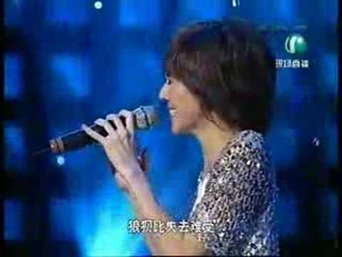 孫燕姿在校园SuperStar演唱我怀念的~Stefanie Sun 我怀念的 @ campus SuperStar