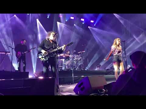 CHVRCHES and Robert Smith just like heaven live subtitulada