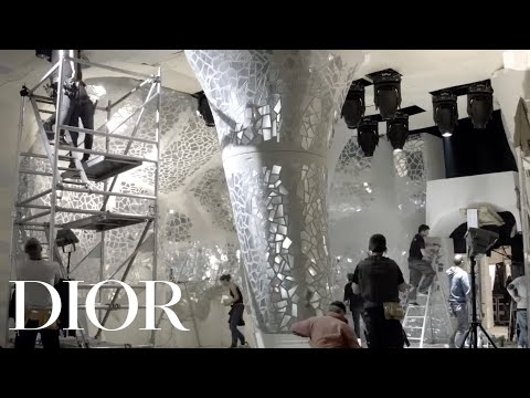 Spring-Summer 2018 Ready-to-Wear Show - Timelapse