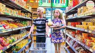 Barbie and Ken bring a baby to the supermarket to buy a milk toy story