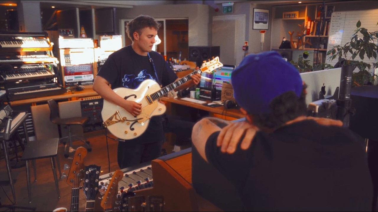 Sam Fender - Rein Me In (Studio BTS / Making Of) - YouTube