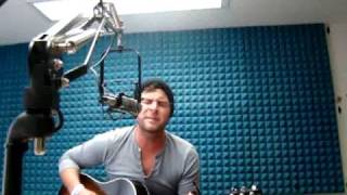 David Nail sings &quot;Red Light&quot;