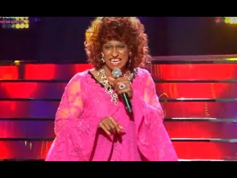 Carlos Baute disfrazado de Celia Cruz.