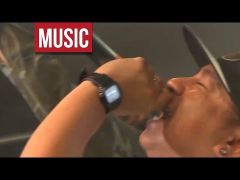 Mike Kosa feat. Ayeeman - "Sa Lansangan" Live at OPM Means 2013!