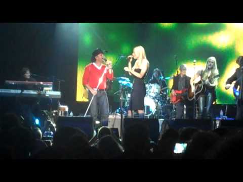 Tim McGraw & Gwyneth Paltrow Live-"Me and Tennessee"