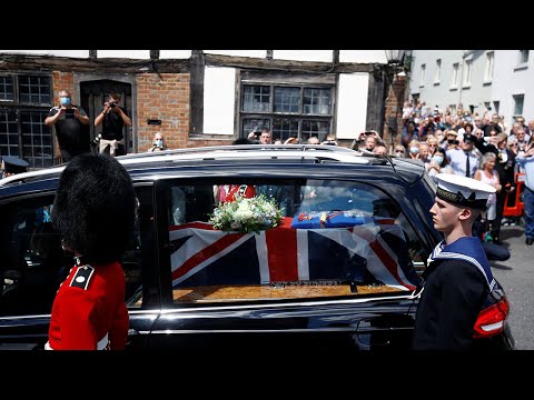 Hundreds applaud Vera Lynn as funeral cortege travels through Ditchling in East Sussex