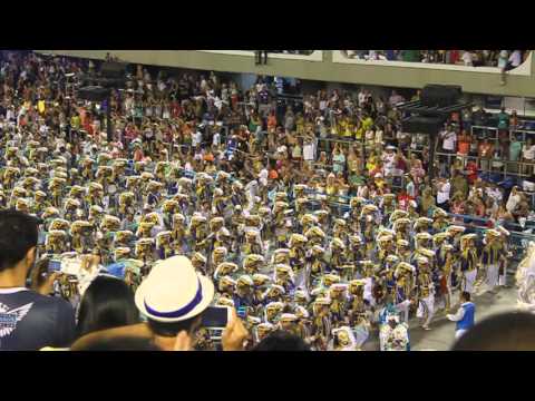 Bateria encerrando o desfile da Beija-Flor - 2016