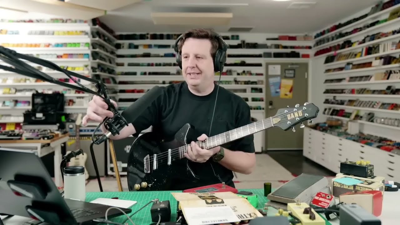 Dano Golden 50's - JHS Pedals - YouTube