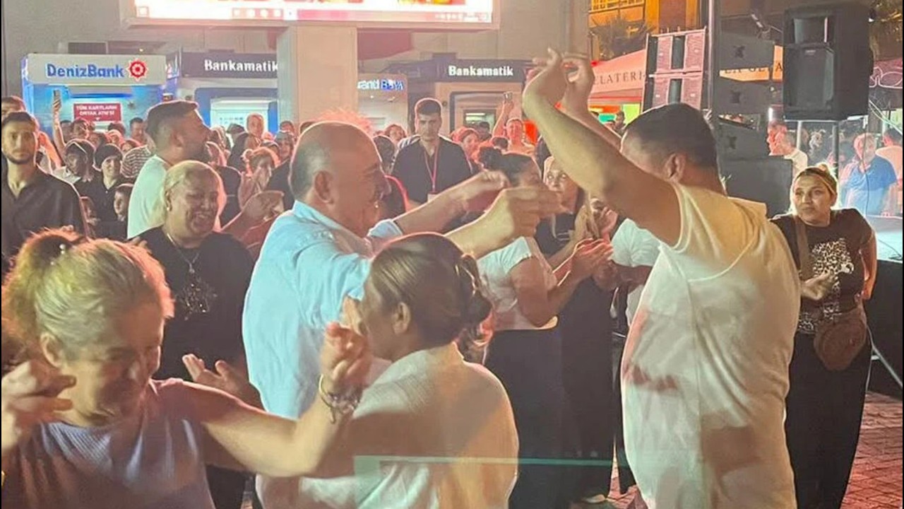 Belediye Başkanı Roman havasıyla coştu