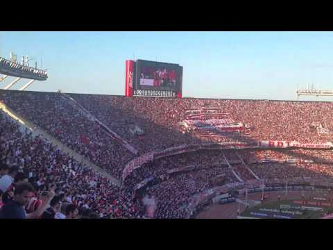 "Banderas negras.  Parlantes no hay. River boca" Barra: Los Borrachos del Tablón &bull; Club: River Plate &bull; País: Argentina