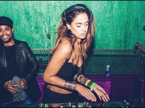 Female DJ boeken voor uw event? | Zie link in beschrijving