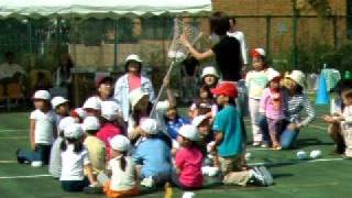 preview picture of video 'Deniel (light blue shirt&white cap)&the groups threw the balls (Undokai 2008)'
