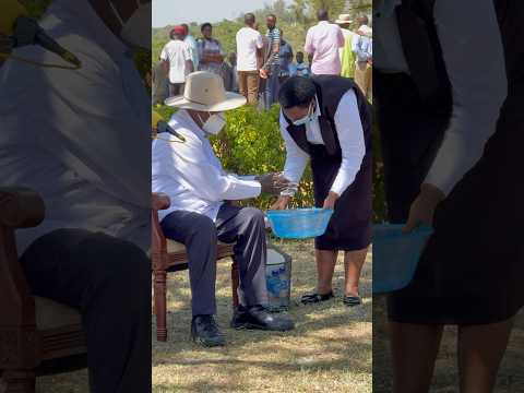Museveni’s Unseen Moments You Will Never See Again !! Secret Of Washing Hands 😳 #yowerimuseveni