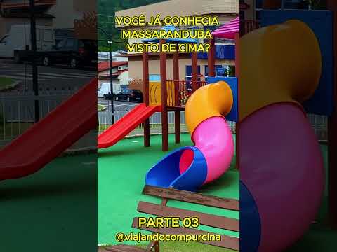 De cima dá pra ver tudo.As casas, as estradas e a Juriti.Símbolo de trabalho das famílias.