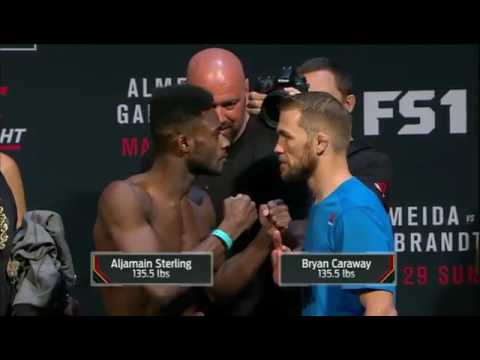 Encarada da luta no Card Preliminar Sterling Vs Caraway