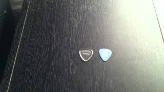 Video thumbnail for Dunlop Gator Grip (1.14mm) & V-Pick Tradition Shootout by AskAGuitarPro