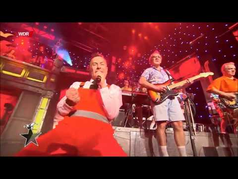 Köbes Underground: Sandalen und kurze Hose