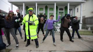 Police officer who &quot;Wobbles&quot; adds &quot;Cupid Shuffle&quot; to his Mardi Gras repertoire during Zulu parade