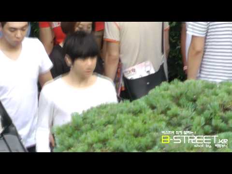 [FANCAM] ★ 110807 - BEAST - Hyunseung leaving SBS Inkigayo