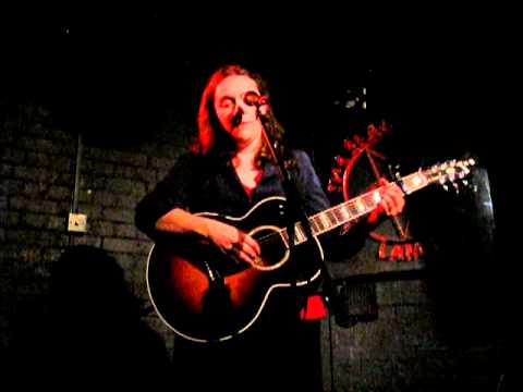 Lucy Wainwright Roche - Everywhere (Fleetwood Mac) (The Slaughtered Lamb, London, 14/06/2012)