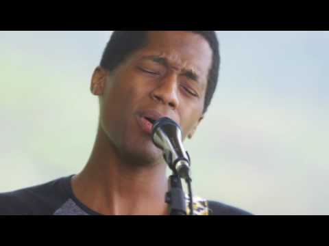 Ron Artis II - Battered and Bruised (HiSessions.com Acoustic Live!)