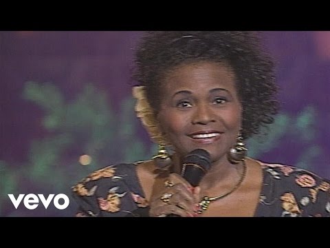 Bill & Gloria Gaither - Go Tell It On the Mountain [Live] ft. Lillie Knauls