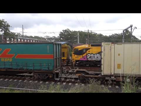 5 locos arrive with PN 6BA6 while Aurizon 1451 sneaks by - 31/3/18