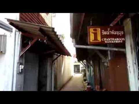 Comunidade à beira-mar de Chantaboon.