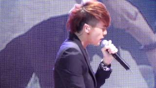 [FANCAM] Derrick Hoh 何维健 - 愛的故事 (HTC Likes Awards 2011)